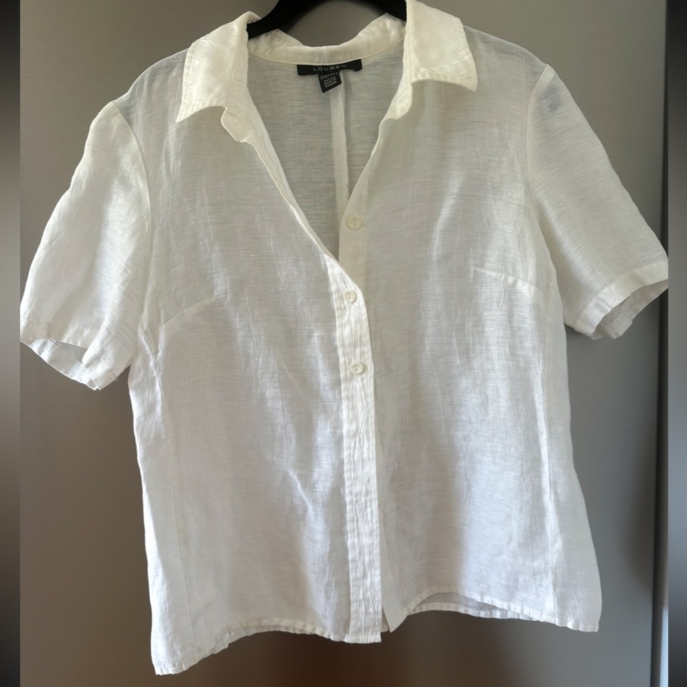 Classic White  Short-Sleeve Button-Down Shirt